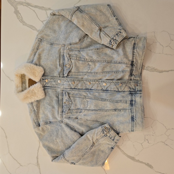 American Eagle Outfitters Womens Sherpa Lined Denim Jacket Blue Size Medium - Picture 1 of 14